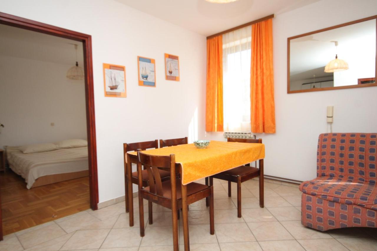 Apartments With A Parking Space Mali Losinj Exterior photo